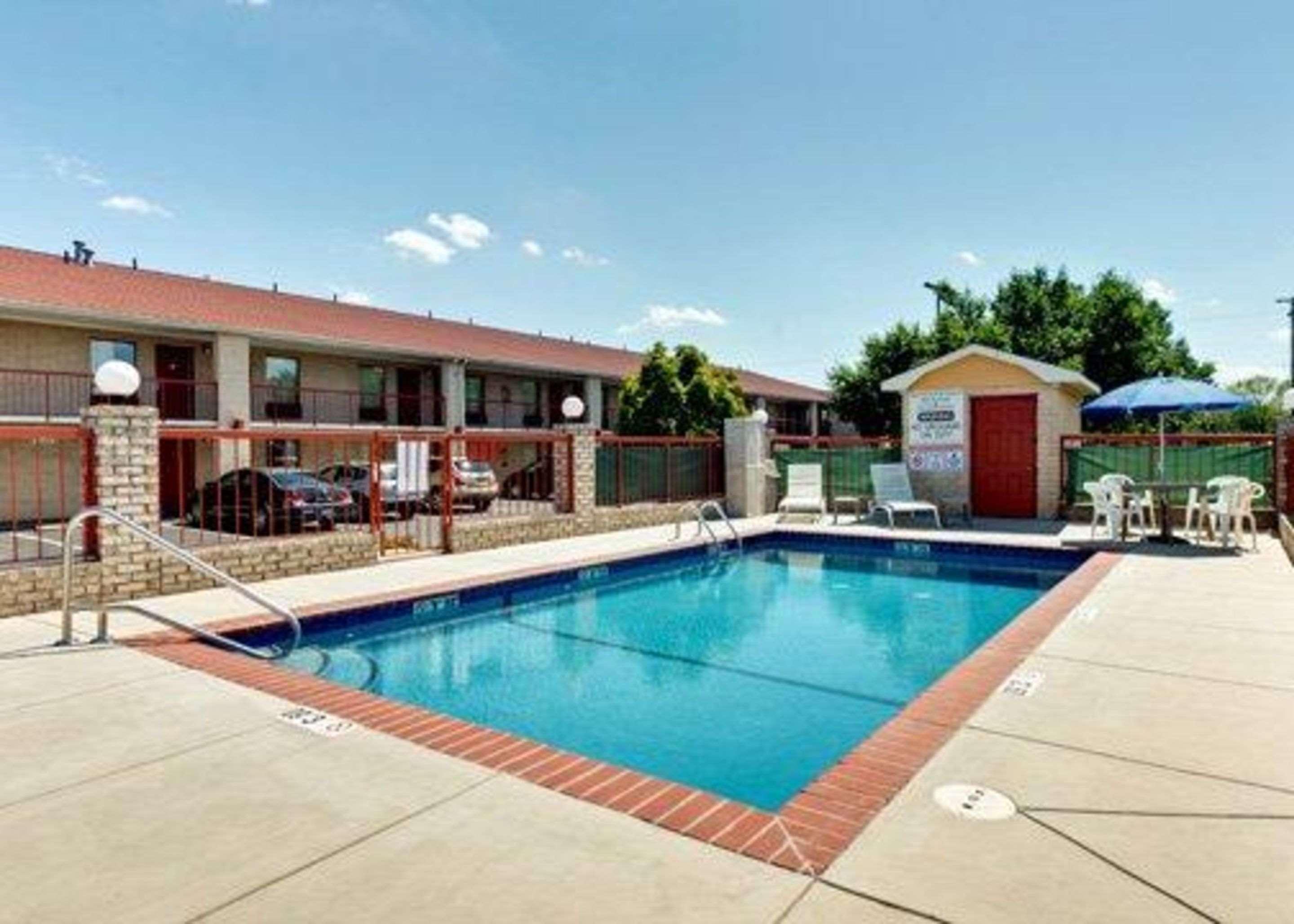 Quality Inn & Suites Monroe Exterior foto